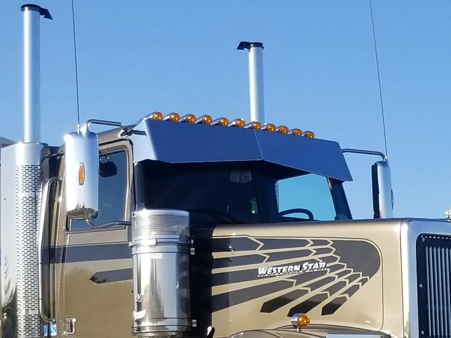 Western Star Low Roof Reverse Bow Tie Visors