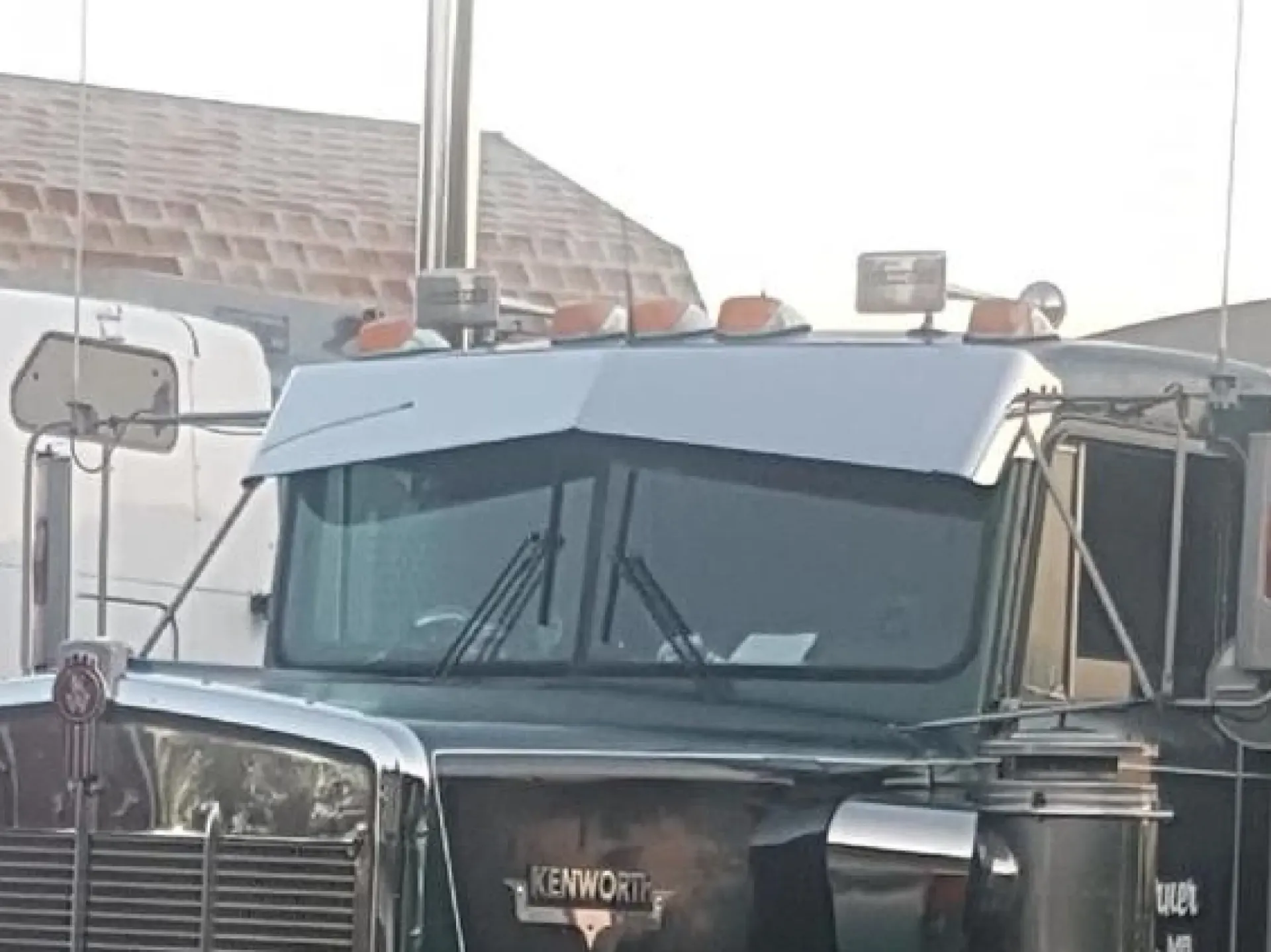 Kenworth Blind Mount Flat Glass Reverse Bow Tie Visors - New Style Mirror Mounting