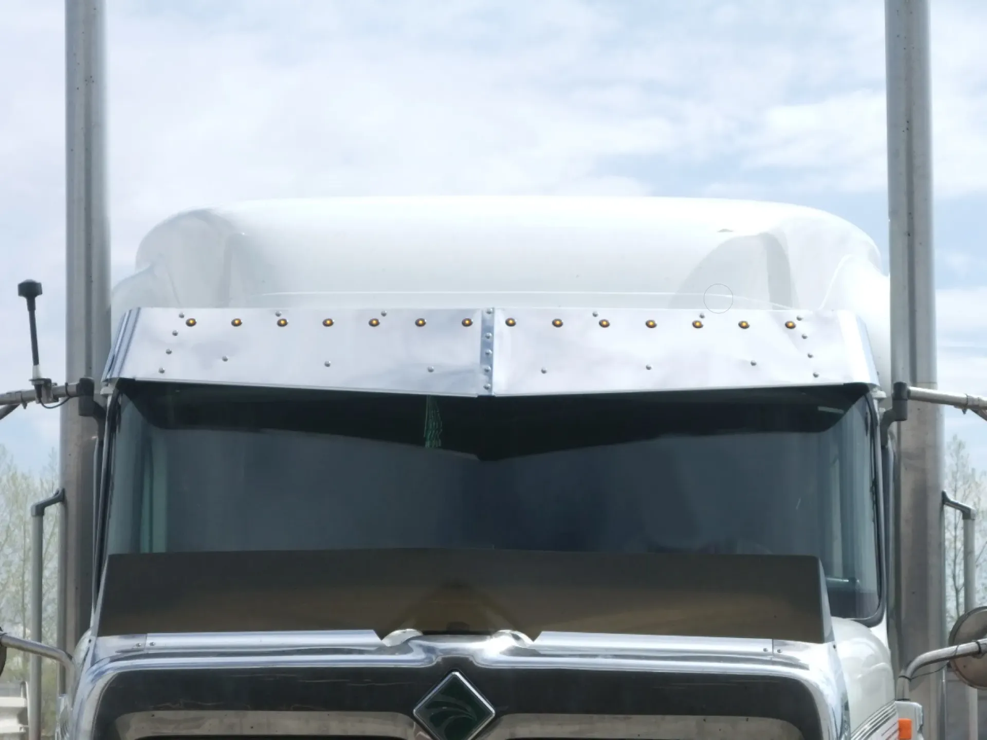 International V-Style 12" Visors