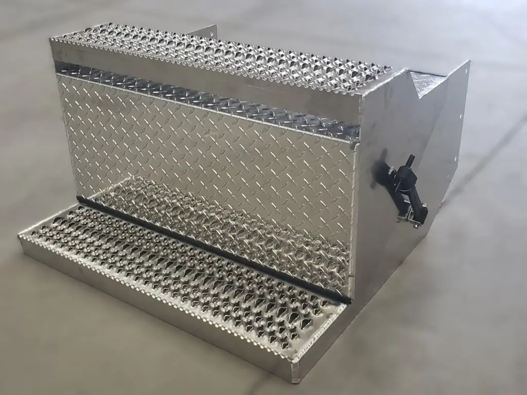 Peterbilt Battery Box with Factory Bottom Step