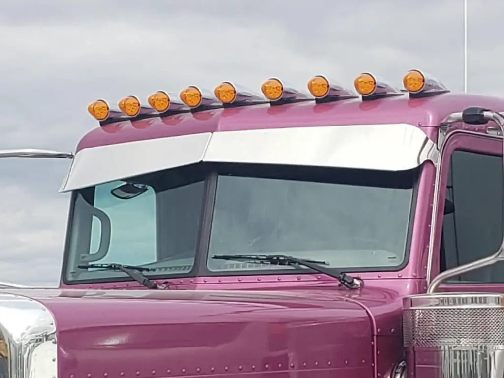 Peterbilt 3-Series Old Style Reverse Bow Tie 9"-6" Visors