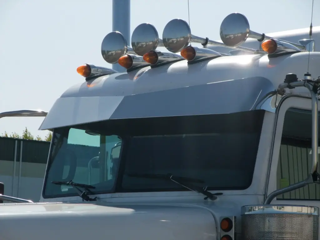 Peterbilt 3-Series Old Style Bow Tie Visors