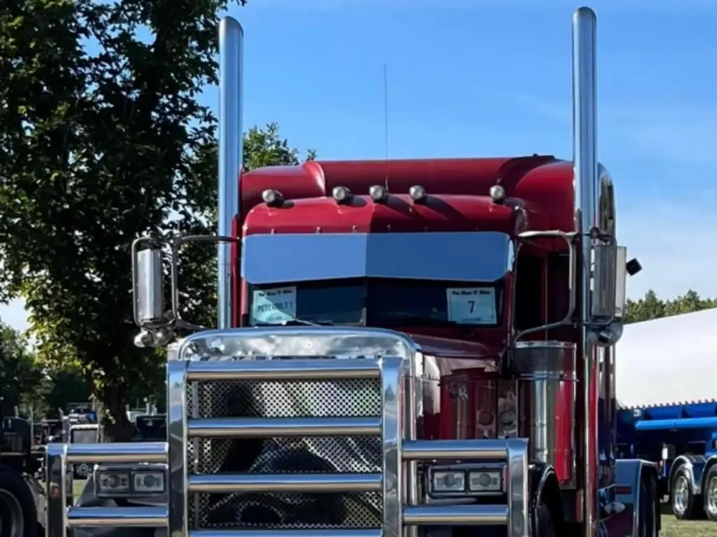 Peterbilt 3-Series Ultra Low Reverse Bow Tie Visors