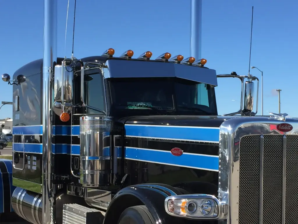 [SLI001480] Peterbilt 3-Series Reverse Bow Tie Visors (9"-7", No Light Holes)