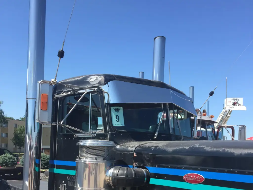 Peterbilt 359 Reverse Bow Tie Visors