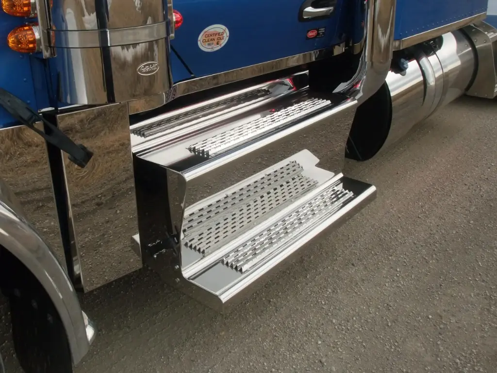 Peterbilt 589 Drivers Side Battery Box Step Covers