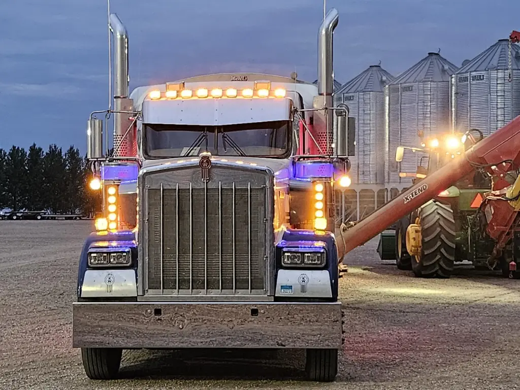 Kenworth V-Style Visors
