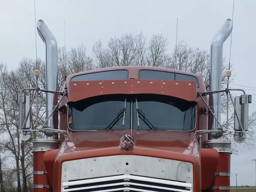 [SLI001711] Kenworth Reverse Bow Tie Round Bottom Visors (No Lights)