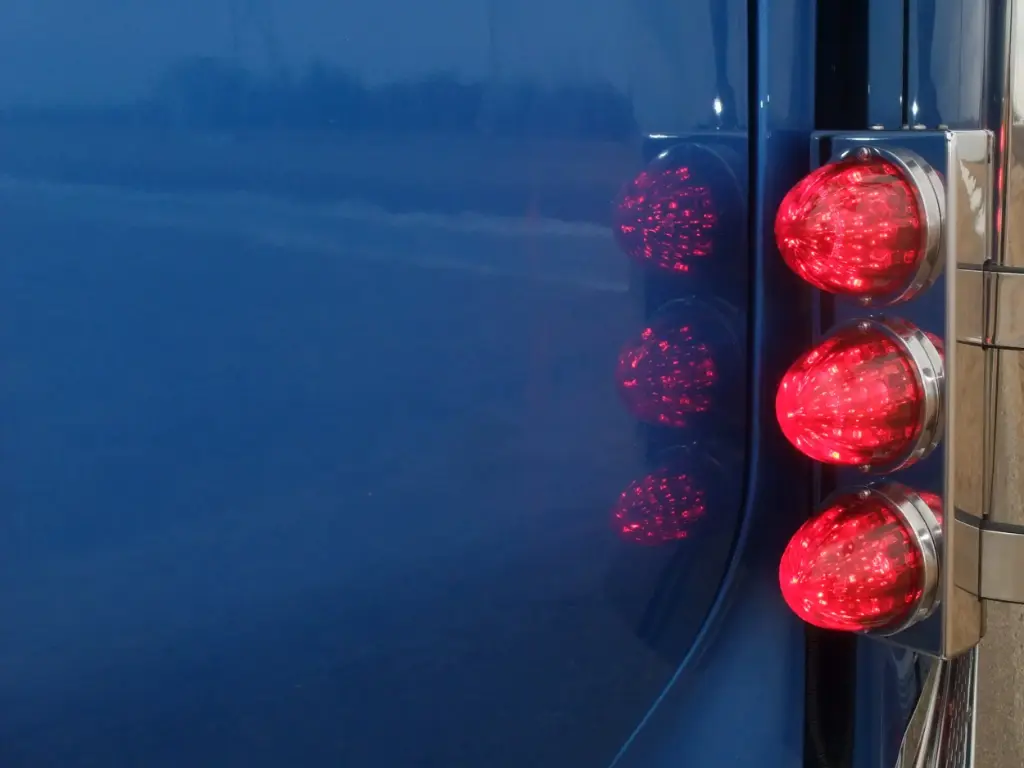 [SLI001756] Peterbilt 589 Back Short Air Cleaner Light Brackets (No Lights)