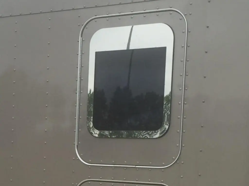 [SLI001994] Kenworth Sleeper Bottom Window Surround and Visors - Mirror Stainless (3")