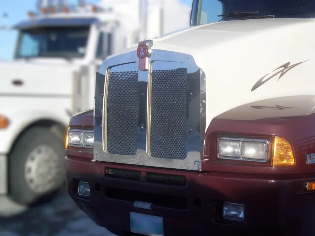 [SLI000519] Kenworth T600 Grill Surround