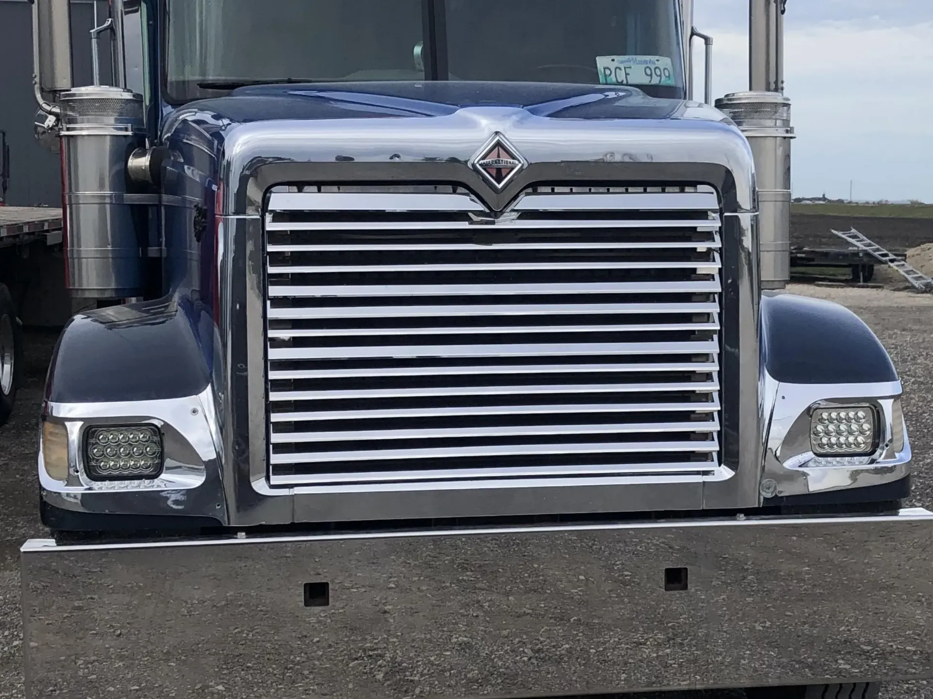 International 9900 Beveled Grills