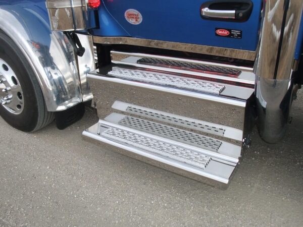 Peterbilt 589 Drivers Side Battery Box Step Cover - Image 2